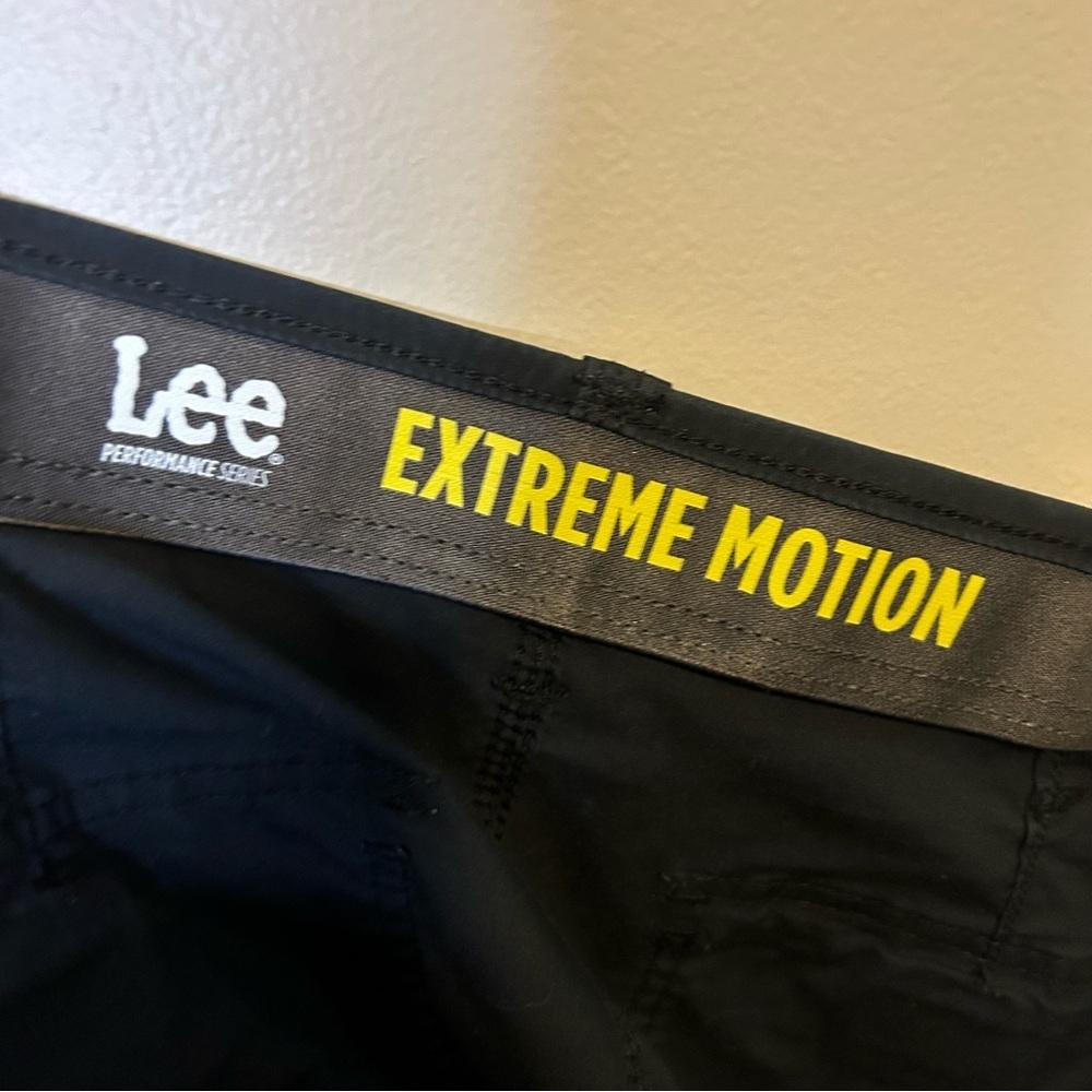 Lee Extreme Motion Men's Black Cargo Shorts Neutral Casual Classic 34 Summer - Picture 8 of 10